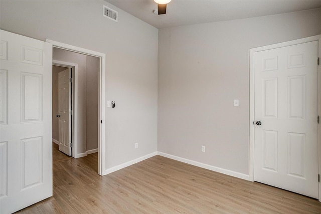 716 SE 7th Ave, Mineral Wells, TX 76067 - unfurnished room featuring light wood-style flooring, baseboards, and a ceiling fan