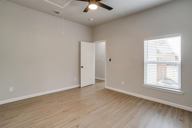 unfurnished room with light hardwood / wood-style floors and ceiling fan