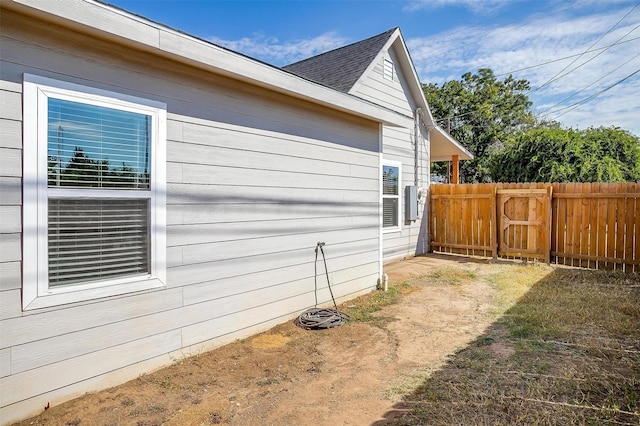 716 SE 7th Ave, Mineral Wells, TX 76067 - view of side of home featuring fence and a shingled roof