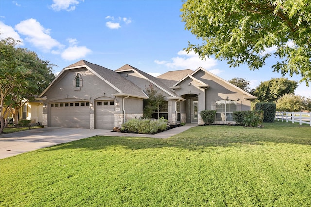 view of front of home featuring a front yard and a garage