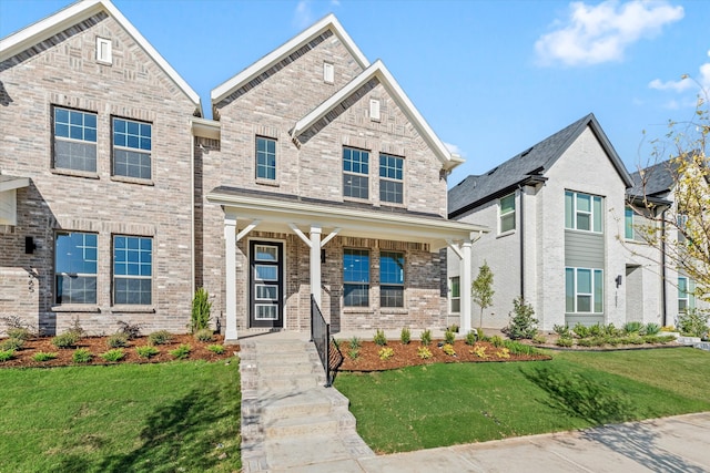 view of front facade featuring a front yard