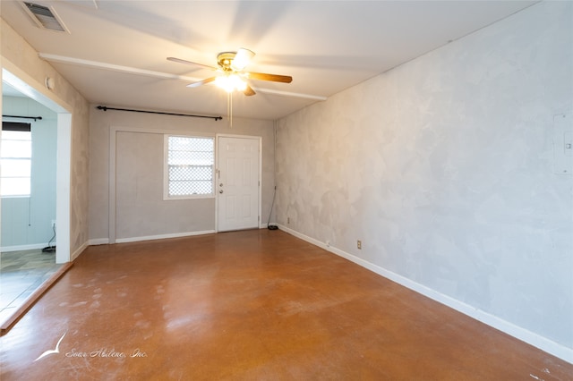 unfurnished room featuring concrete floors and ceiling fan