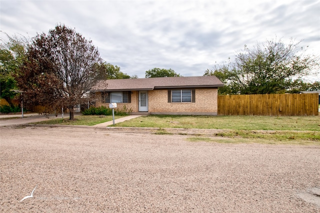 ranch-style home featuring a front yard