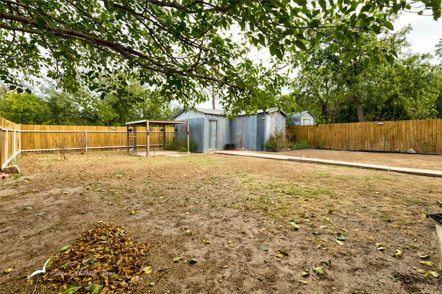 view of yard with a storage shed