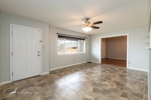 foyer entrance with ceiling fan