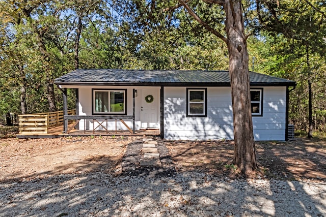 ranch-style house featuring a porch