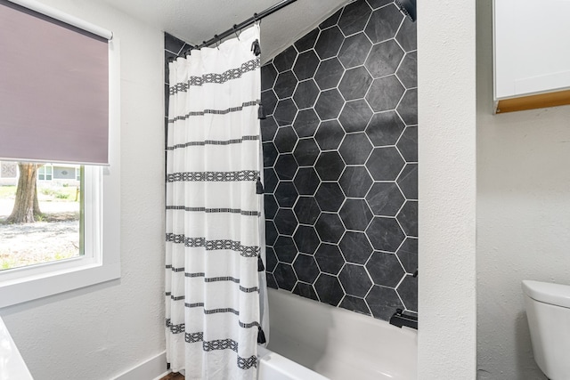 110 Fawn Trl, Mabank, TX 75156 - full bathroom featuring shower / bath combination with curtain and toilet