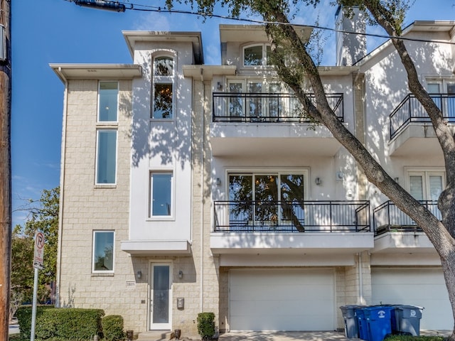 townhome / multi-family property with a balcony and a garage