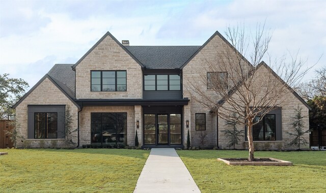 view of front of home featuring a front yard