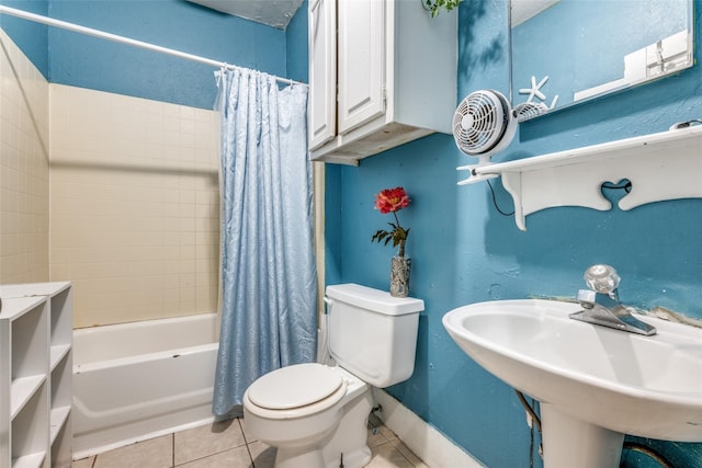 full bathroom featuring toilet, shower / bath combo, sink, and tile patterned flooring