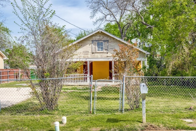 bungalow featuring a front yard