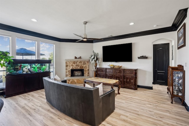 living room with ceiling fan, crown molding, and light hardwood / wood-style flooring