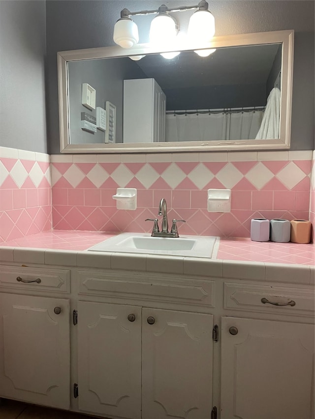 bathroom featuring vanity and decorative backsplash