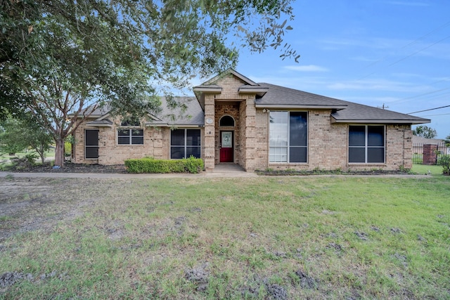 view of front of house with a front lawn