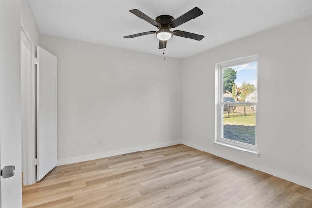 unfurnished room featuring light hardwood / wood-style flooring and ceiling fan