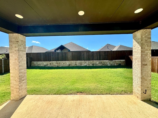 view of yard featuring a patio area