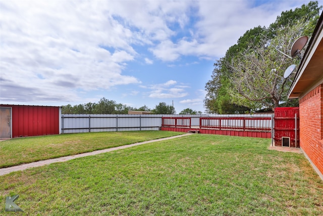 view of yard with a shed