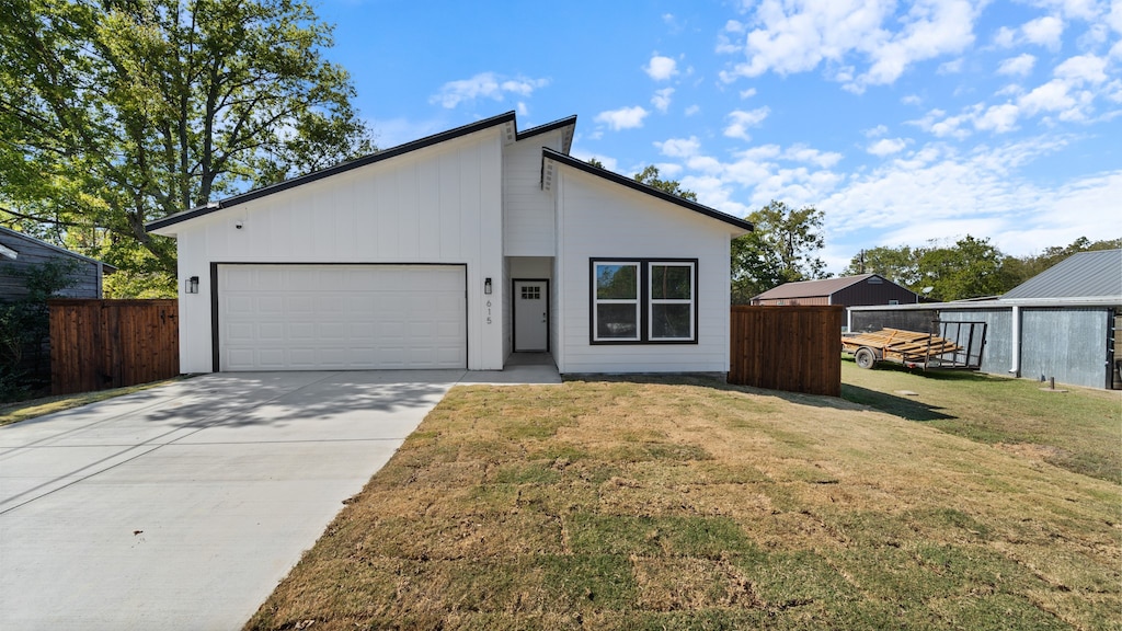 view of front of house with a front lawn and a garage