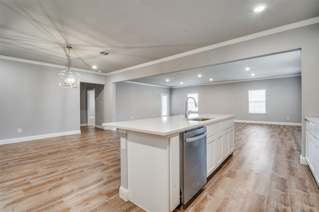 kitchen with dishwasher, a kitchen island with sink, ornamental molding, sink, and light wood-type flooring