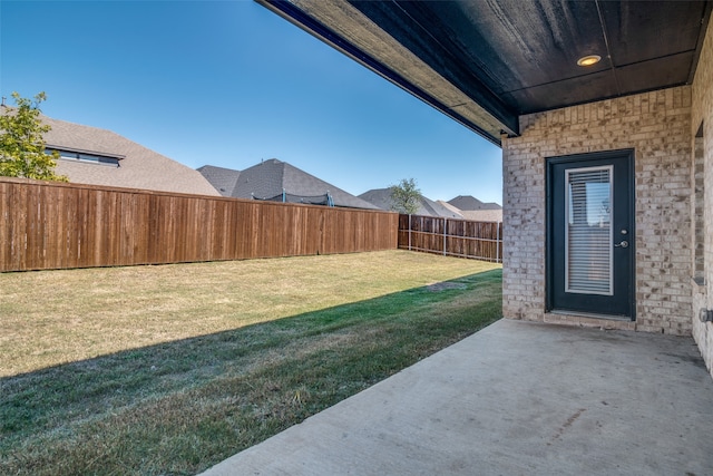 view of yard featuring a patio