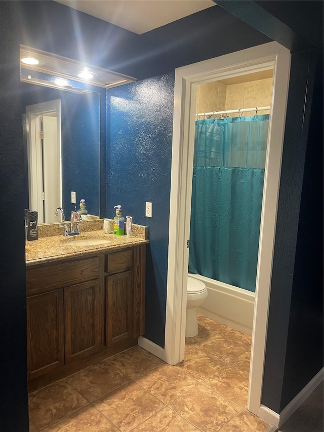 1326 Greenbriar Ln, Lancaster, TX 75146 - bathroom with toilet, vanity, shower / tub combo, and baseboards