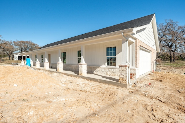 view of front of house featuring a porch and a garage