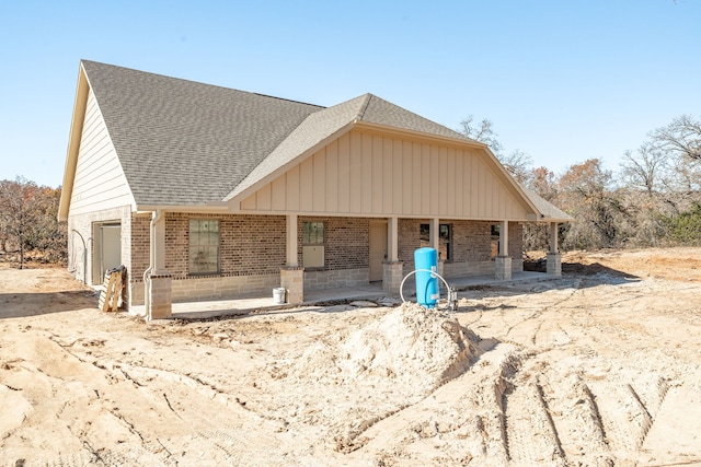 view of front of home with a garage and covered porch