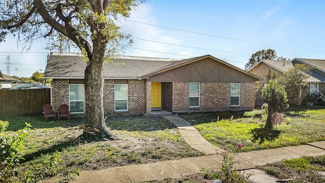 single story home featuring a front yard