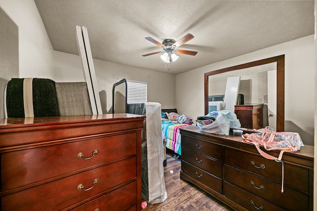 bedroom with hardwood / wood-style floors, a textured ceiling, and ceiling fan