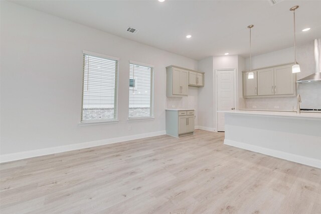 full bathroom featuring toilet, tiled shower / bath combo, and vanity