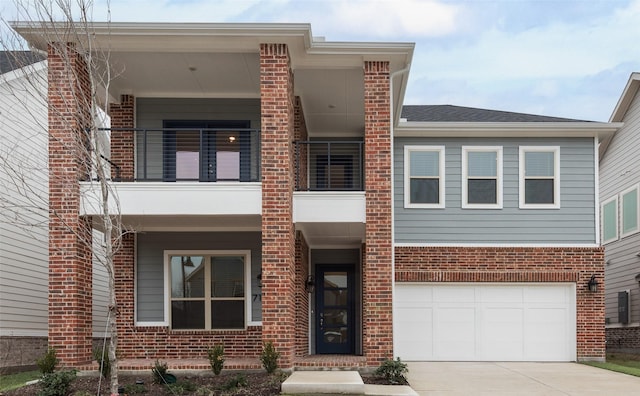 view of front facade featuring a garage