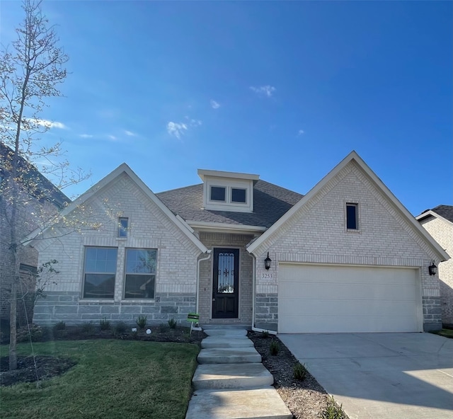 view of front of home featuring a front lawn and a garage