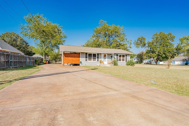 view of front of home featuring a front lawn