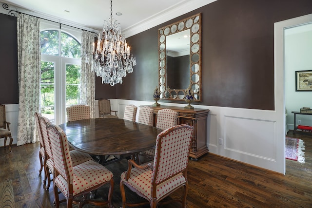 dining room with crown molding, a notable chandelier, and dark hardwood / wood-style floors