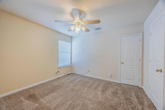 carpeted empty room featuring ceiling fan