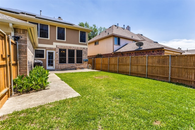 view of yard featuring a patio area