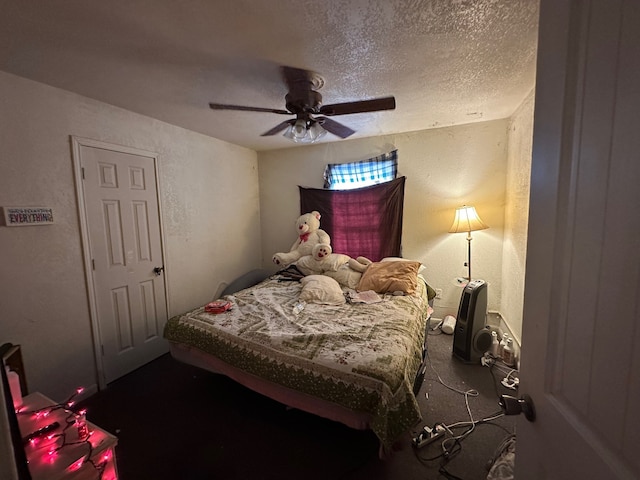 bedroom with a textured ceiling, carpet, and ceiling fan