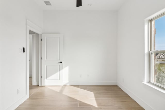 empty room featuring light hardwood / wood-style floors and ceiling fan