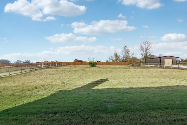 view of yard featuring a rural view