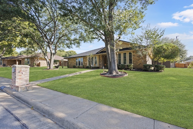 ranch-style house featuring a front lawn