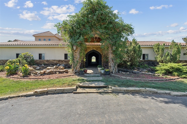 view of mediterranean / spanish-style house