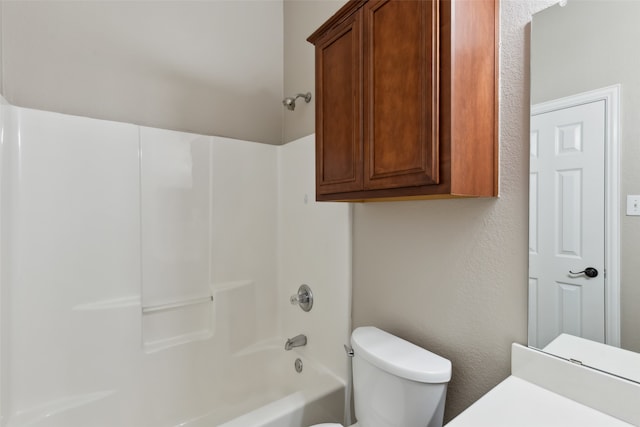 bathroom featuring toilet and shower / tub combination