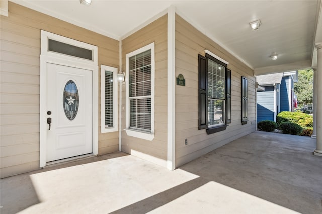 doorway to property featuring covered porch