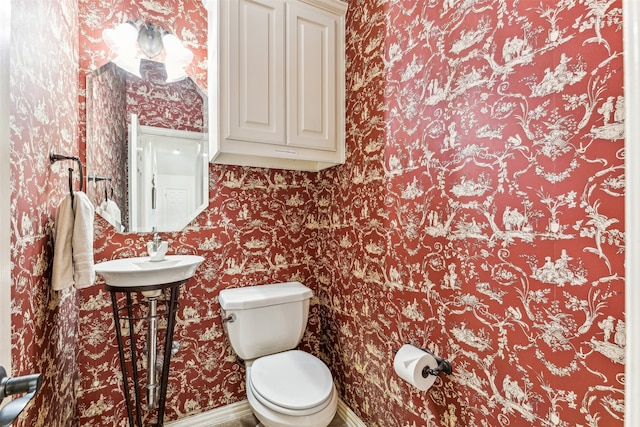 bathroom featuring toilet and sink