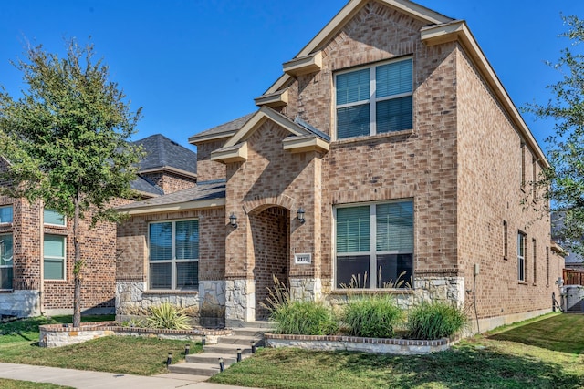 view of front of property with a front lawn