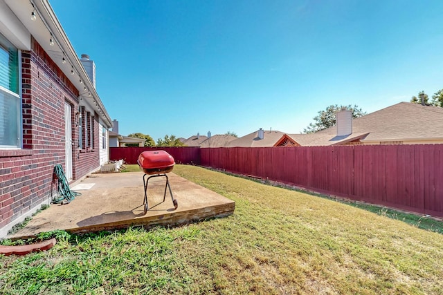 view of yard featuring a patio area