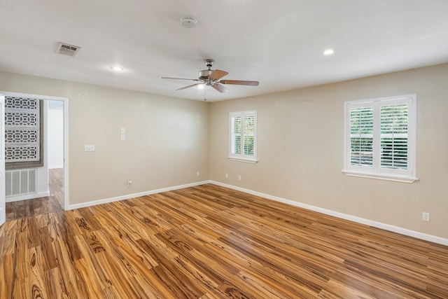 unfurnished room featuring light wood-type flooring and ceiling fan