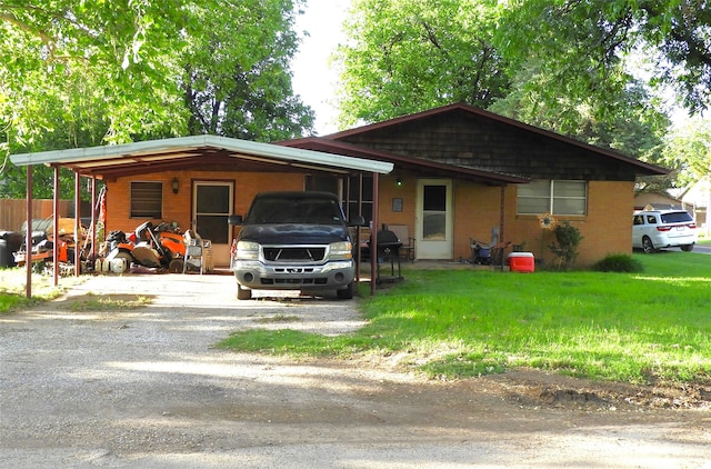 view of front of house with a carport and a front yard