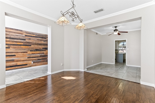 unfurnished room featuring light hardwood / wood-style flooring, ceiling fan, and crown molding