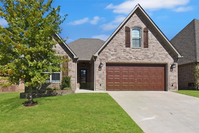 view of front of house with a front lawn